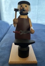 Rauchfigur „Schmied“, Fa