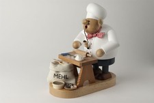 Räuchermann Bäcker am Tisch